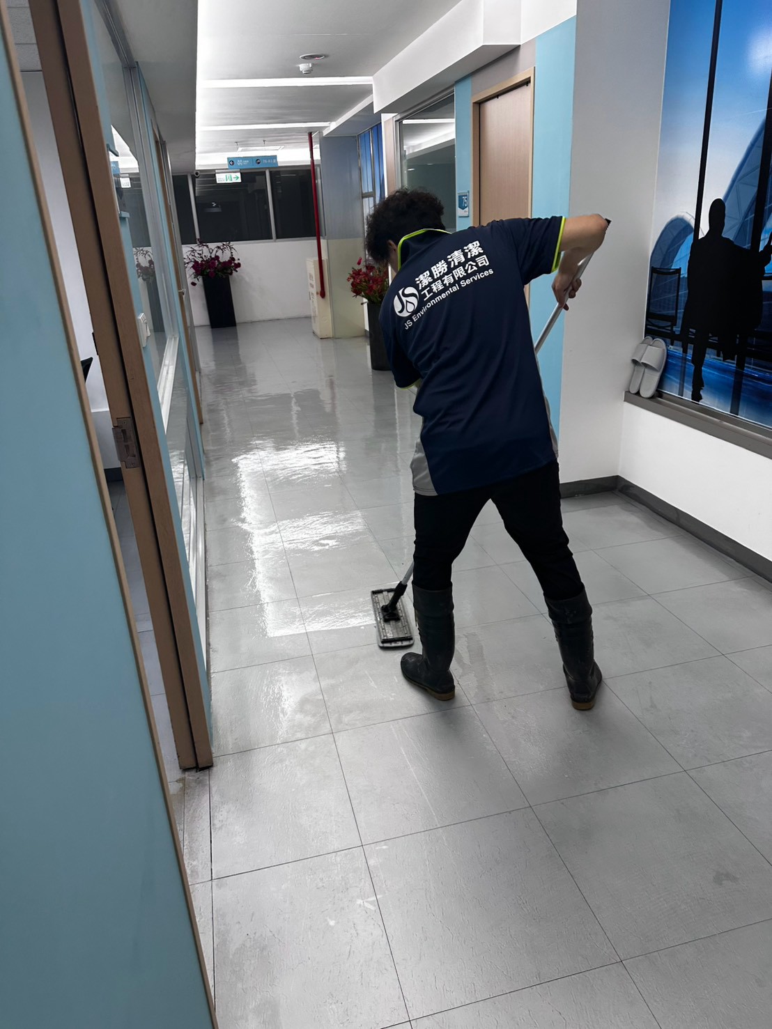辦公走廊洗地打蠟-施工紀錄 2